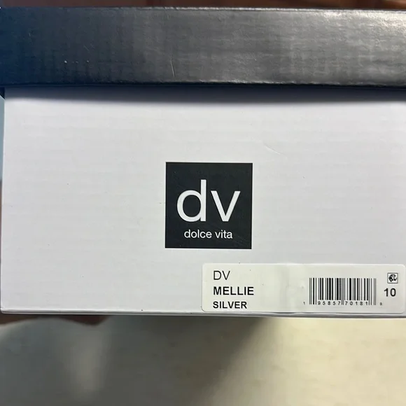 Size 10 DV by Dolce Vita Silver Flats - New Never Worn - Picture 6 of 6